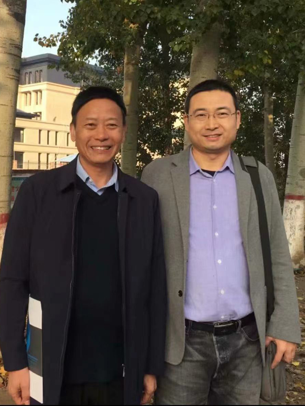 1627554582868575.jpg 中國建筑材料工業聯合會石膏建材分會秘書長楊再銀(右一)與公司董事長陳長新合影。.jpg